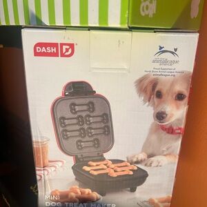 Dash Mini Dog Treat Maker - Black